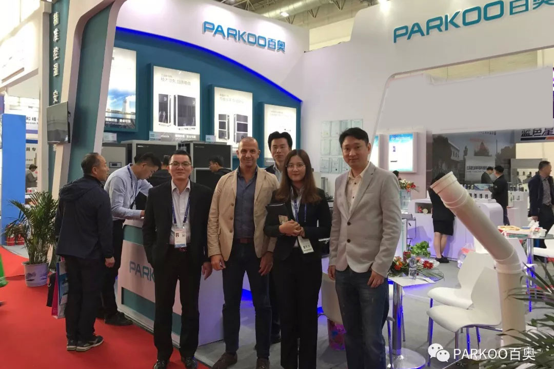 百奧展會現場與客戶的合影 百奧展會現場與客戶的合影